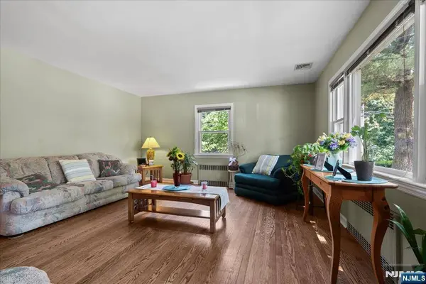 7 Maitland AVE, Hawthorne, NJ 07506