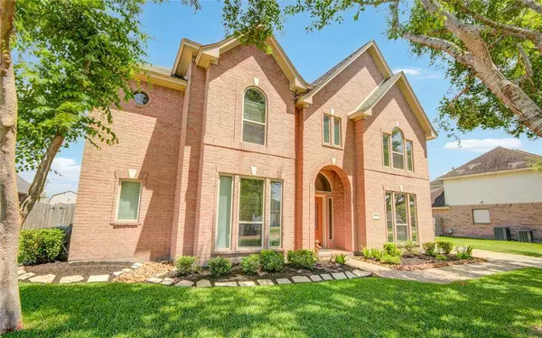 218 Moss Rose LN, Lake Jackson, TX 77566