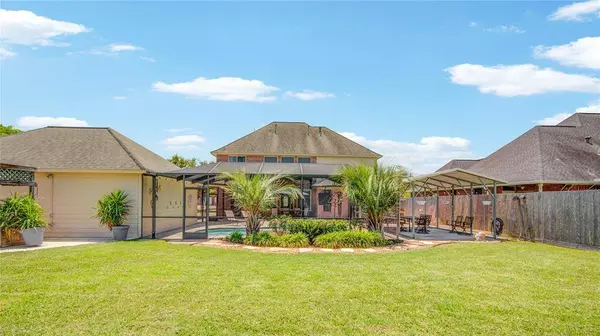 218 Moss Rose LN, Lake Jackson, TX 77566