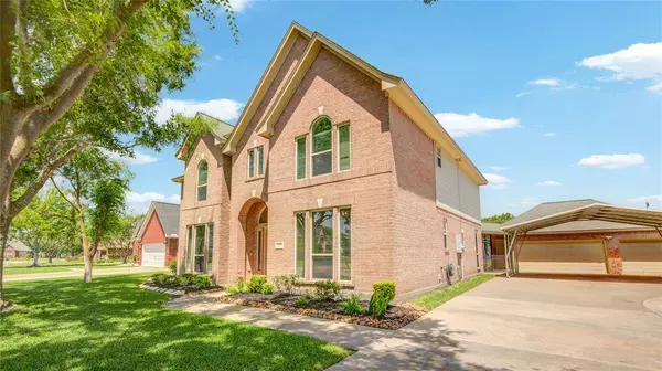 218 Moss Rose LN, Lake Jackson, TX 77566