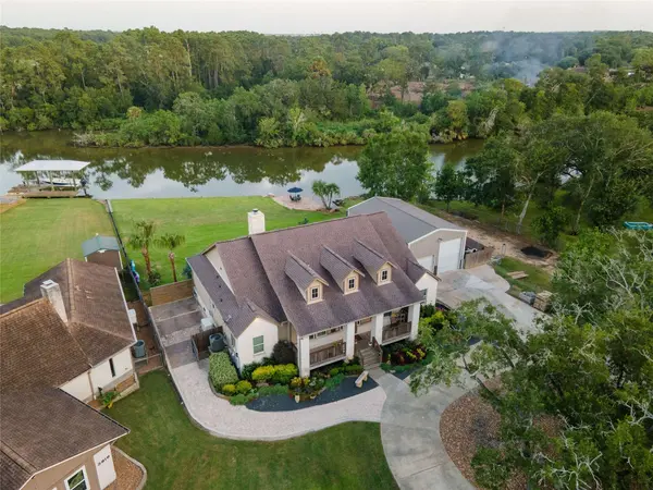 3828 Bayou CIR, Dickinson, TX 77539