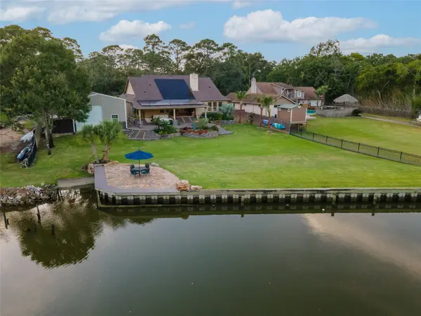 3828 Bayou CIR, Dickinson, TX 77539