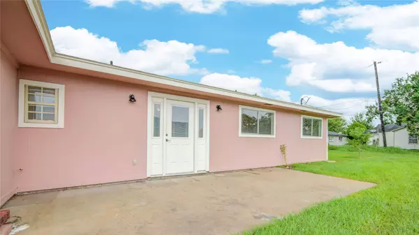 1602 N Avenue N, Freeport, TX 77541