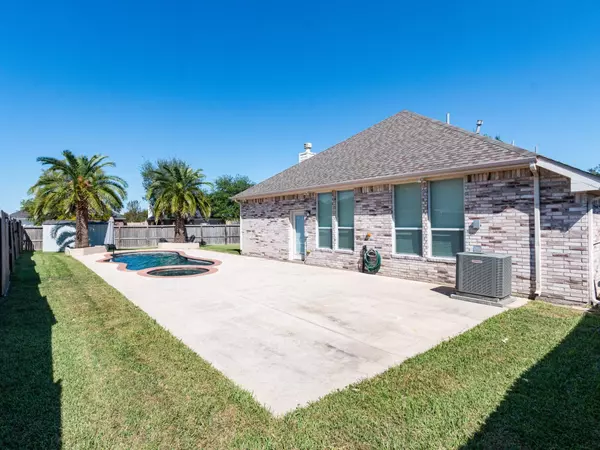 1001 Brazos CT, League City, TX 77573