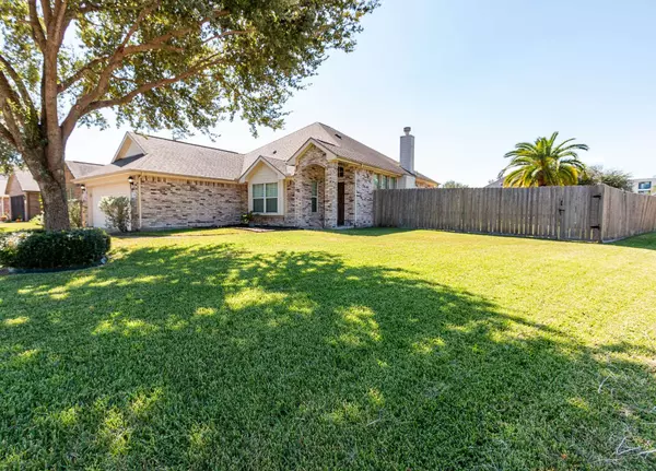 1001 Brazos CT, League City, TX 77573