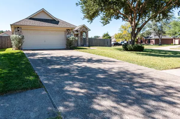 1001 Brazos CT, League City, TX 77573