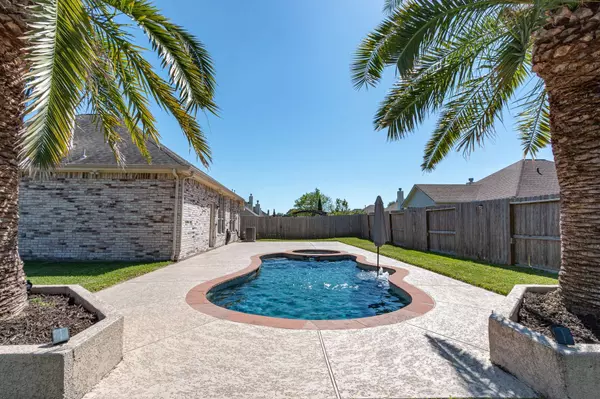 1001 Brazos CT, League City, TX 77573