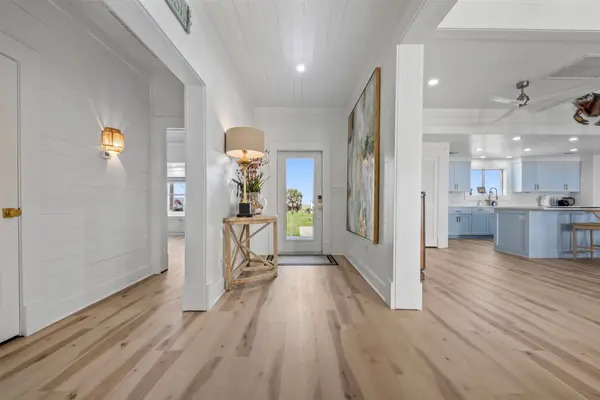 696 Villa DR, Crystal Beach, TX 77650