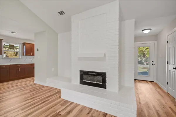 7327 Sunlight LN, Houston, TX 77095