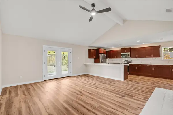 7327 Sunlight LN, Houston, TX 77095