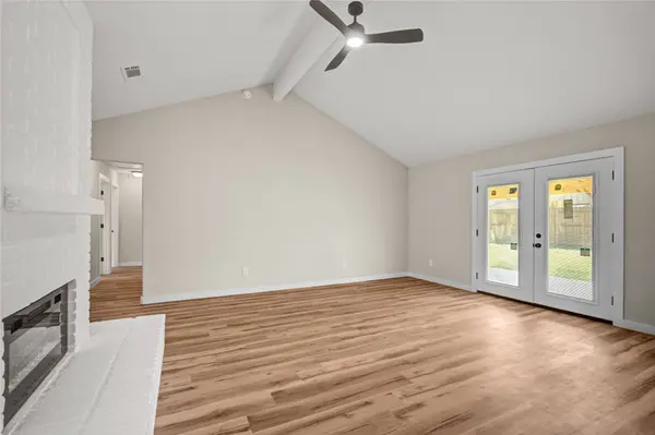 7327 Sunlight LN, Houston, TX 77095