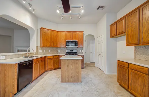 10004 Chestnut Creek WAY, Pearland, TX 77584