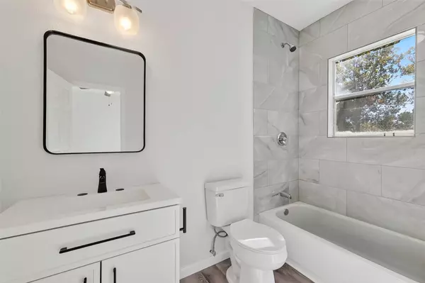 301 E 3rd ST E, Sweeny, TX 77480