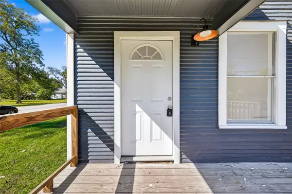 301 E 3rd ST E, Sweeny, TX 77480