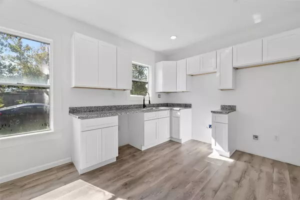 301 E 3rd ST E, Sweeny, TX 77480