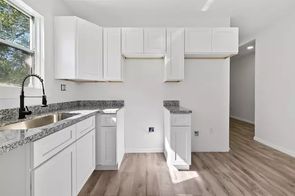 301 E 3rd ST E, Sweeny, TX 77480