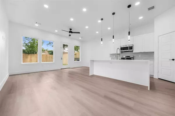 6815 Paris ST, Houston, TX 77021