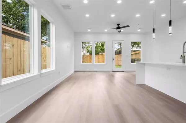 6815 Paris ST, Houston, TX 77021