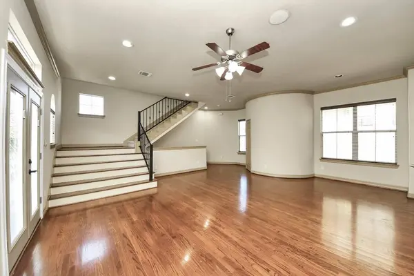 5711 Kiam ST, Houston, TX 77007