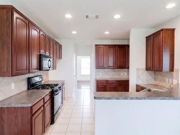 2032 Creek Shore LN, Pearland, TX 77581