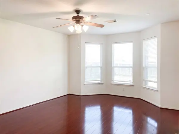 2032 Creek Shore LN, Pearland, TX 77581