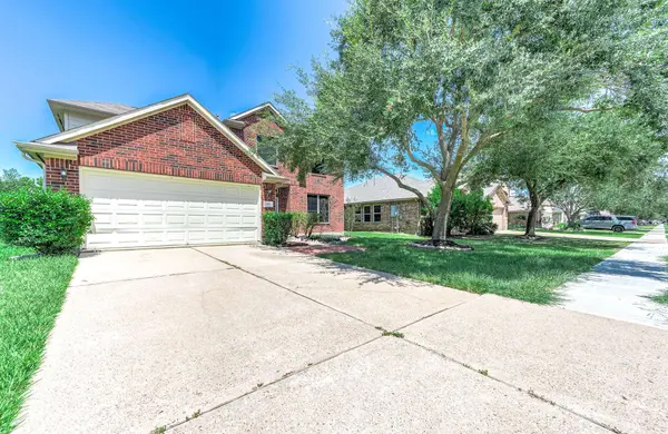 2032 Creek Shore LN, Pearland, TX 77581