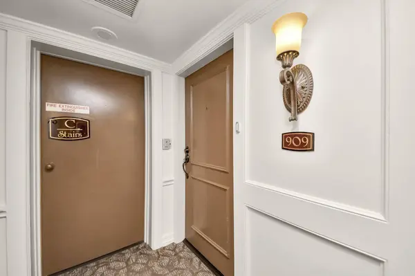 3525 Sage Road #909, Houston, TX 77056