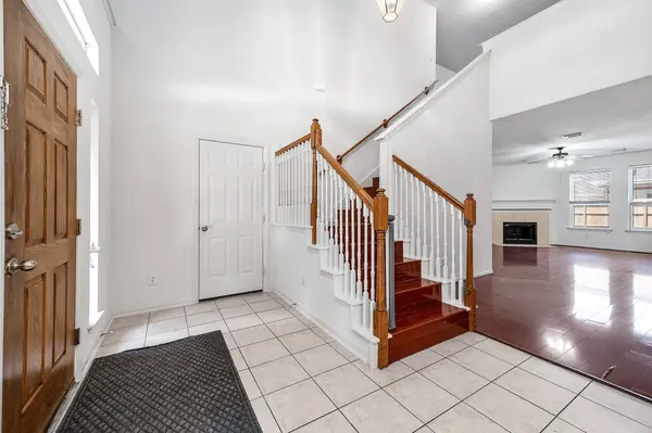 2032 Creek Shore LN, Pearland, TX 77581