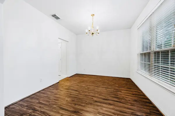 2032 Creek Shore LN, Pearland, TX 77581