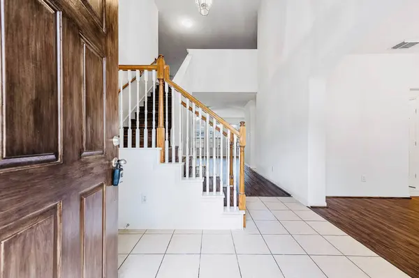 2032 Creek Shore LN, Pearland, TX 77581