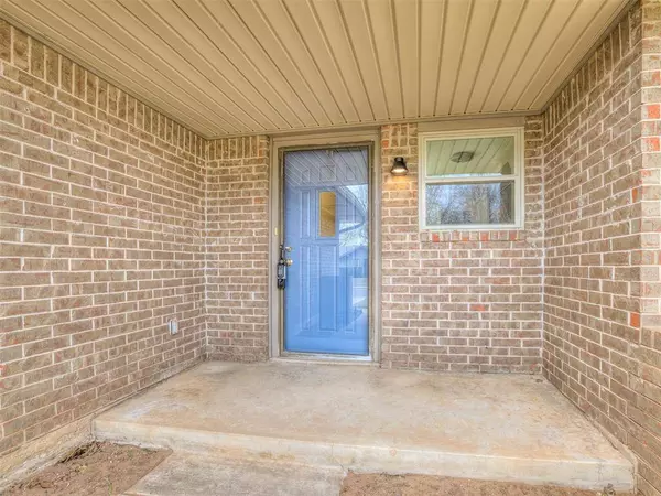 405 Meadow Lake DR, Edmond, OK 73003