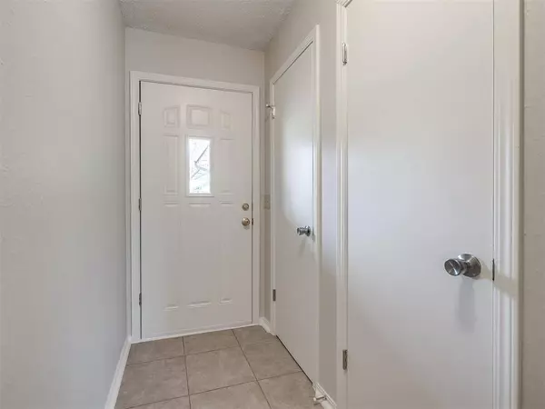 405 Meadow Lake DR, Edmond, OK 73003