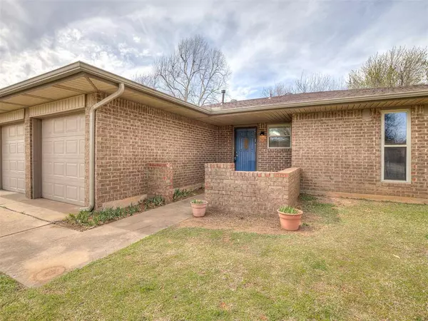 405 Meadow Lake DR, Edmond, OK 73003