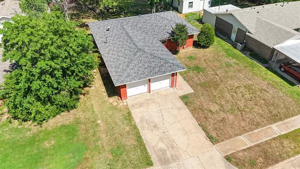 706 Redwood DR, Noble, OK 73068