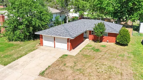 706 Redwood DR, Noble, OK 73068