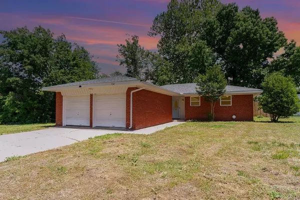 706 Redwood DR, Noble, OK 73068