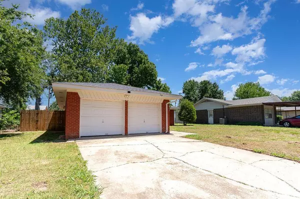 706 Redwood DR, Noble, OK 73068