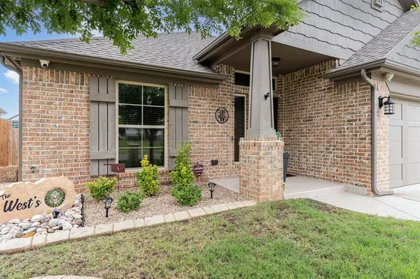 17912 Marron DR, Edmond, OK 73012