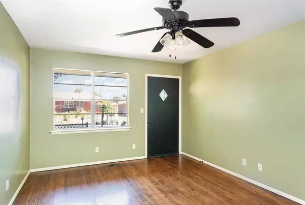 102 Glenda DR, Yukon, OK 73099