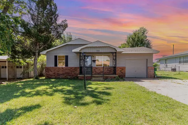 102 Glenda DR, Yukon, OK 73099