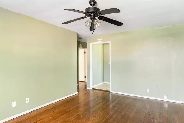 102 Glenda DR, Yukon, OK 73099