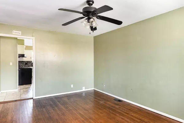 102 Glenda DR, Yukon, OK 73099