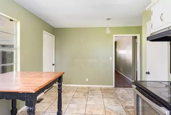 102 Glenda DR, Yukon, OK 73099