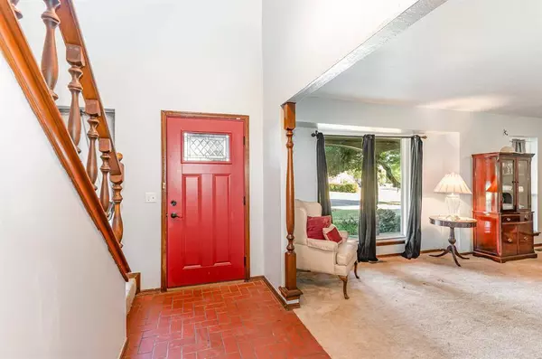 6636 Whitehall DR, Oklahoma City, OK 73132