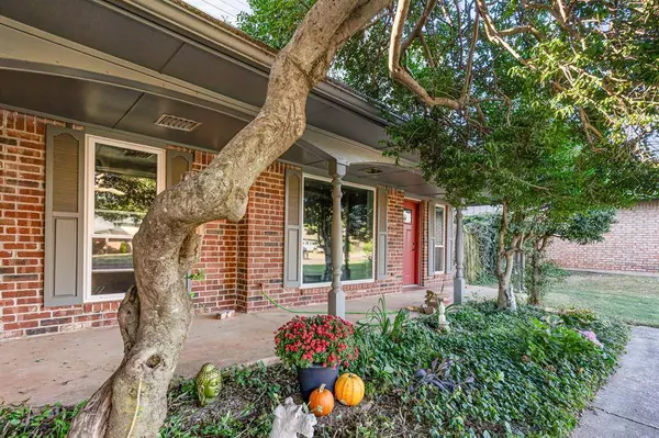 6636 Whitehall DR, Oklahoma City, OK 73132