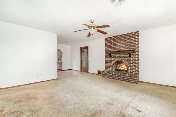 2100 Oakhollow DR, Newcastle, OK 73065