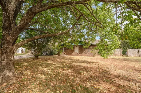 2100 Oakhollow DR, Newcastle, OK 73065