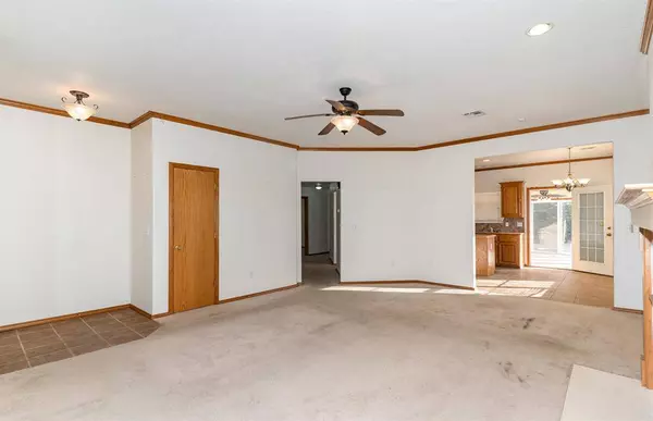 2253 Gray Dove DR, Shawnee, OK 74804