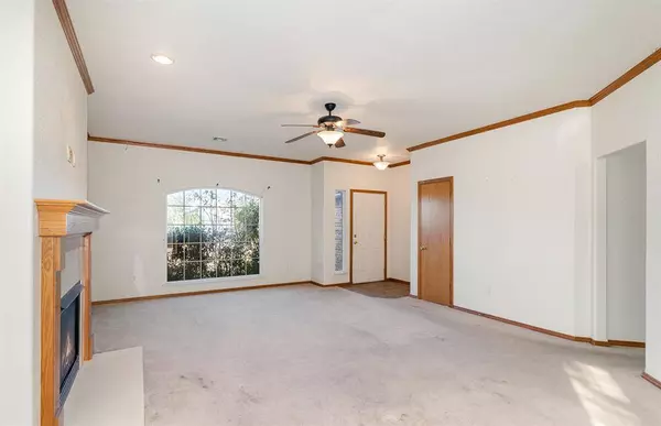 2253 Gray Dove DR, Shawnee, OK 74804