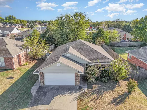 2253 Gray Dove DR, Shawnee, OK 74804